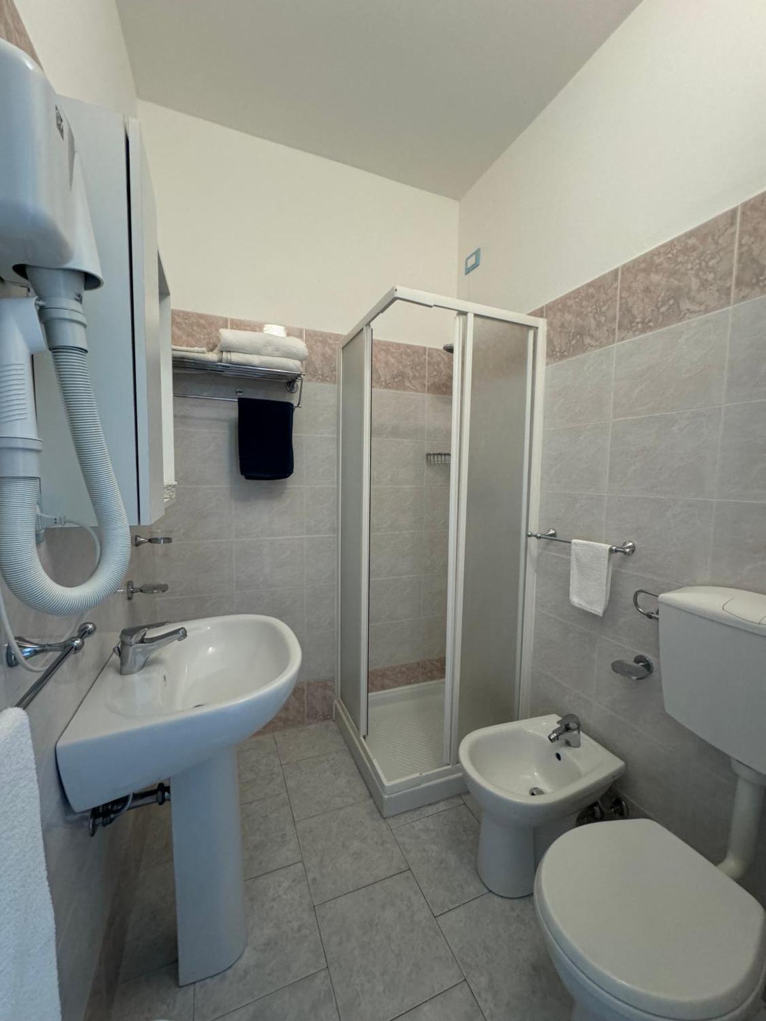 Hotel Bagno Stella Del Mare مارينا دي كارّارا المظهر الخارجي الصورة