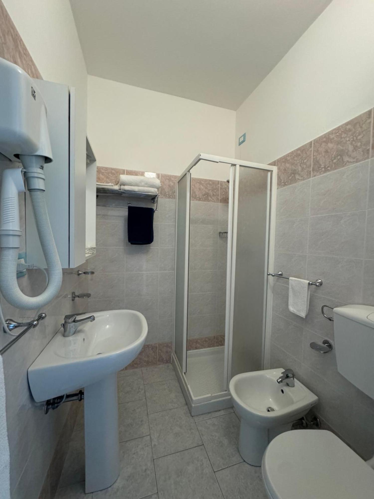 Hotel Bagno Stella Del Mare مارينا دي كارّارا المظهر الخارجي الصورة